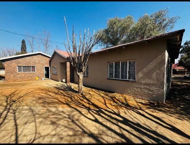 5 BEDROOM HOUSE FOR SALE IN DRIE RIVIERE